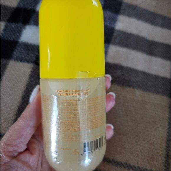 Que Vita-C Niacin Serum - Brightening & Glowing - Yellow Cap - Picture 2 of 3